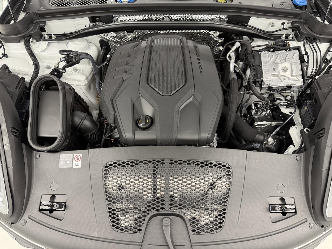 2026 Porsche Macan Newark DE