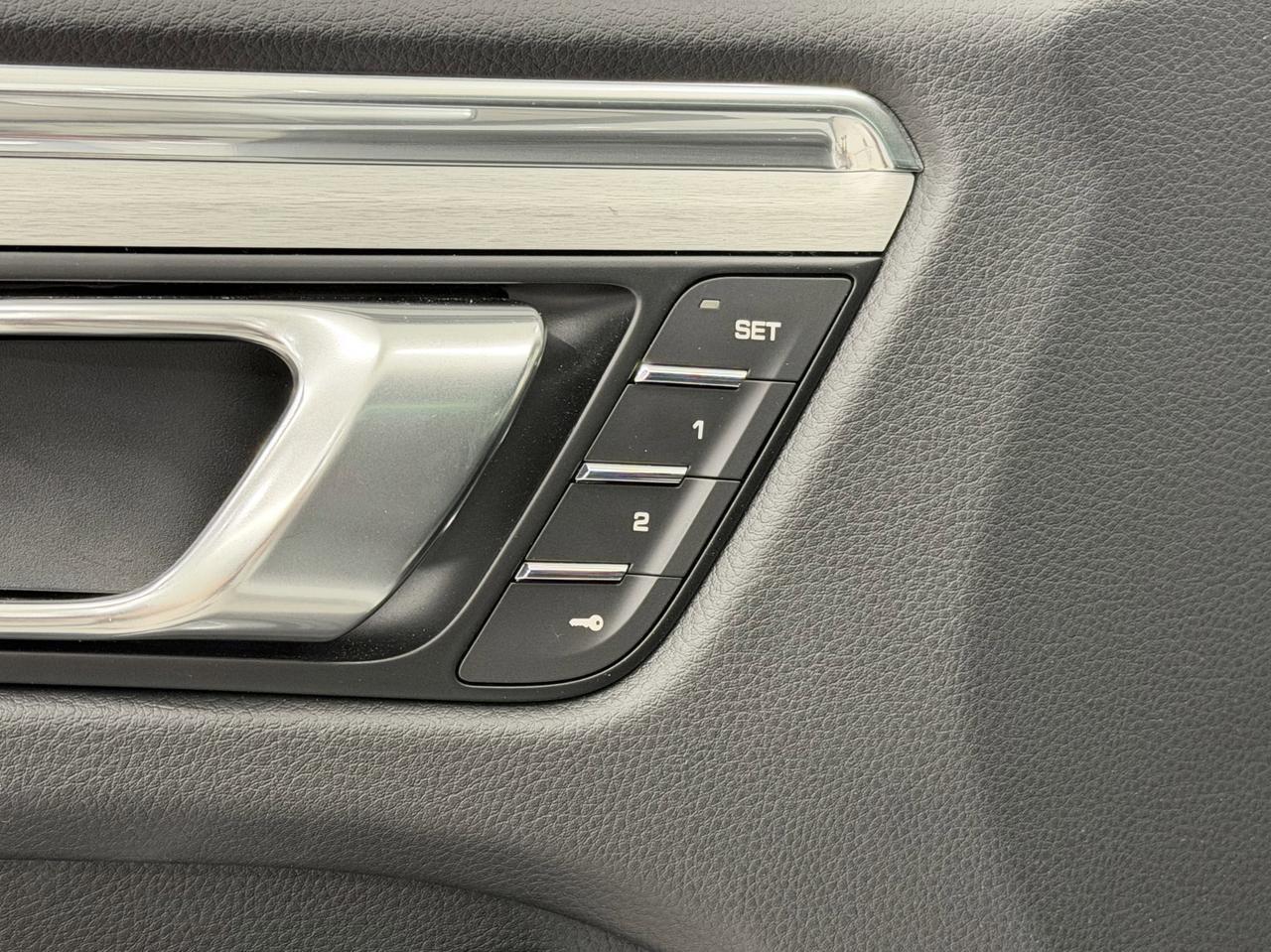 2026 Porsche Macan Newark DE