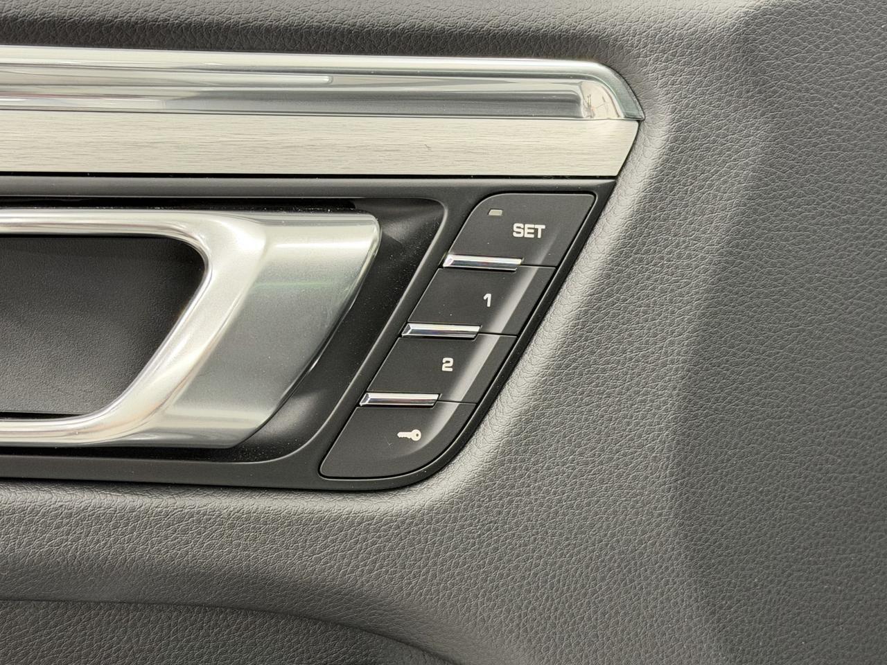 2026 Porsche Macan Newark DE