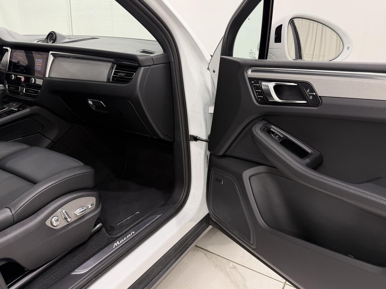 2026 Porsche Macan Newark DE