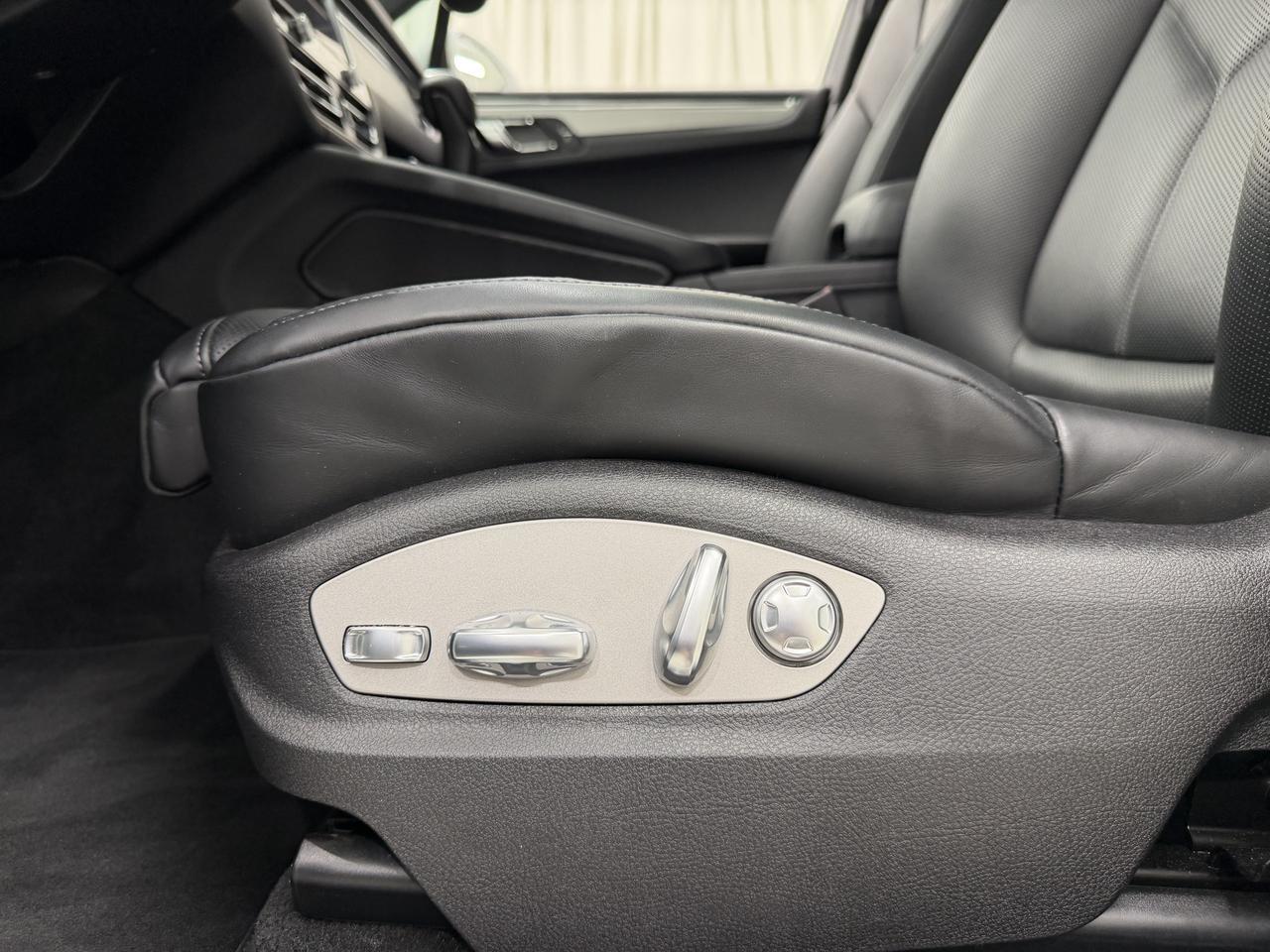 2026 Porsche Macan Newark DE
