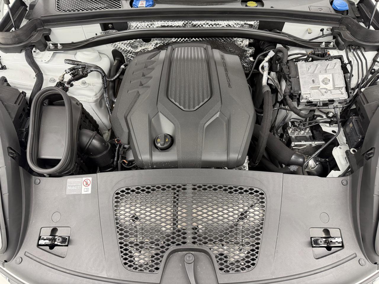 2026 Porsche Macan Newark DE