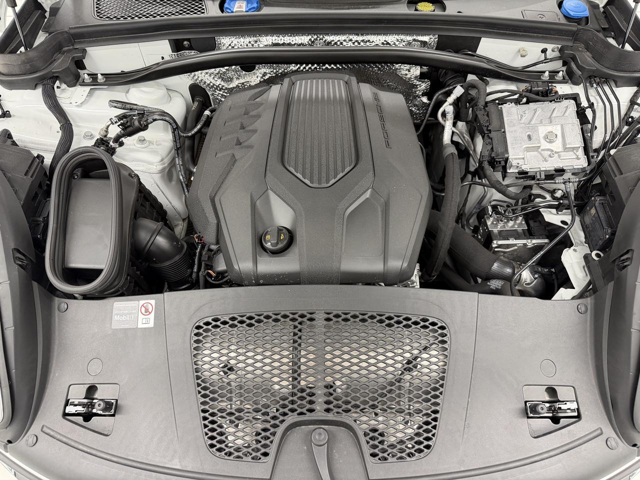 2026 Porsche Macan Newark DE
