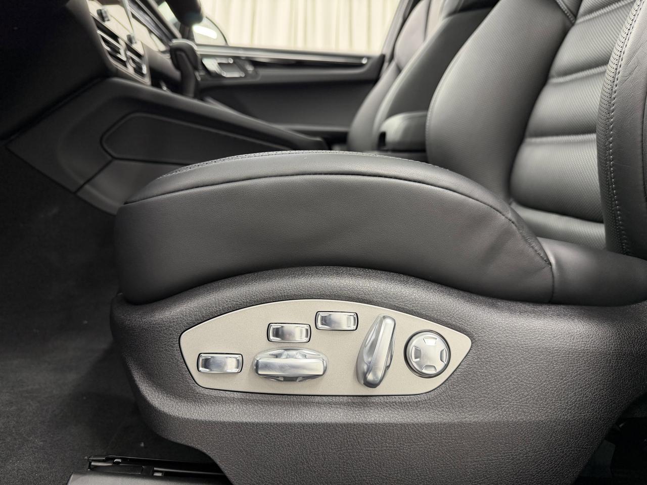 2026 Porsche Macan Newark DE