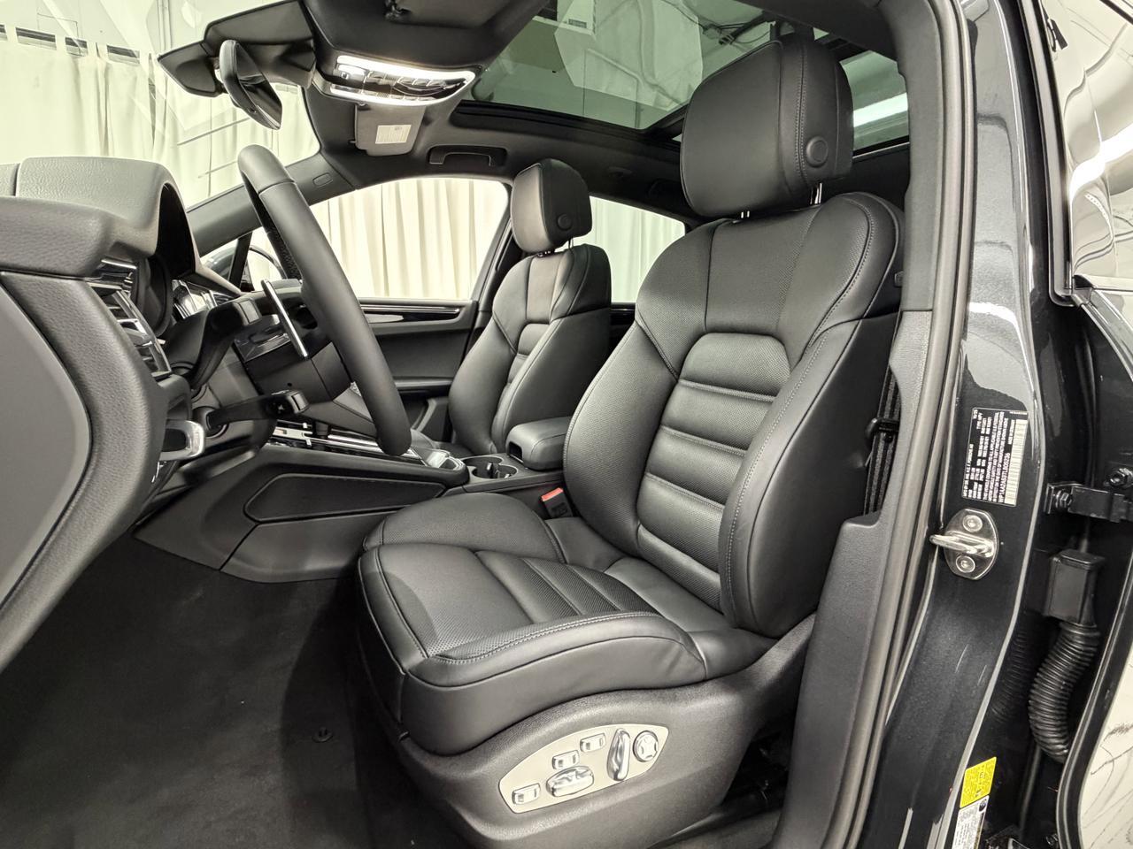 2026 Porsche Macan Newark DE