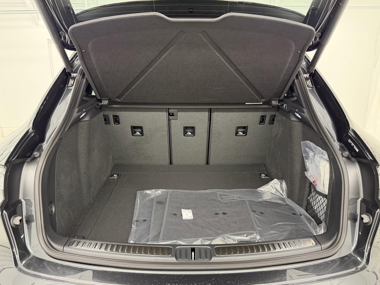 2026 Porsche Macan Newark DE