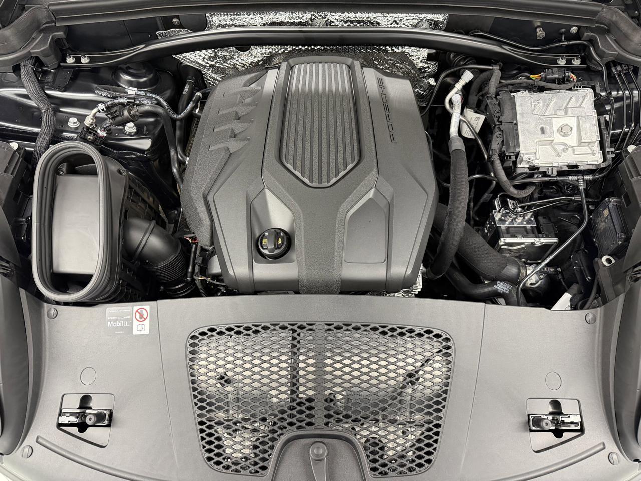 2026 Porsche Macan Newark DE