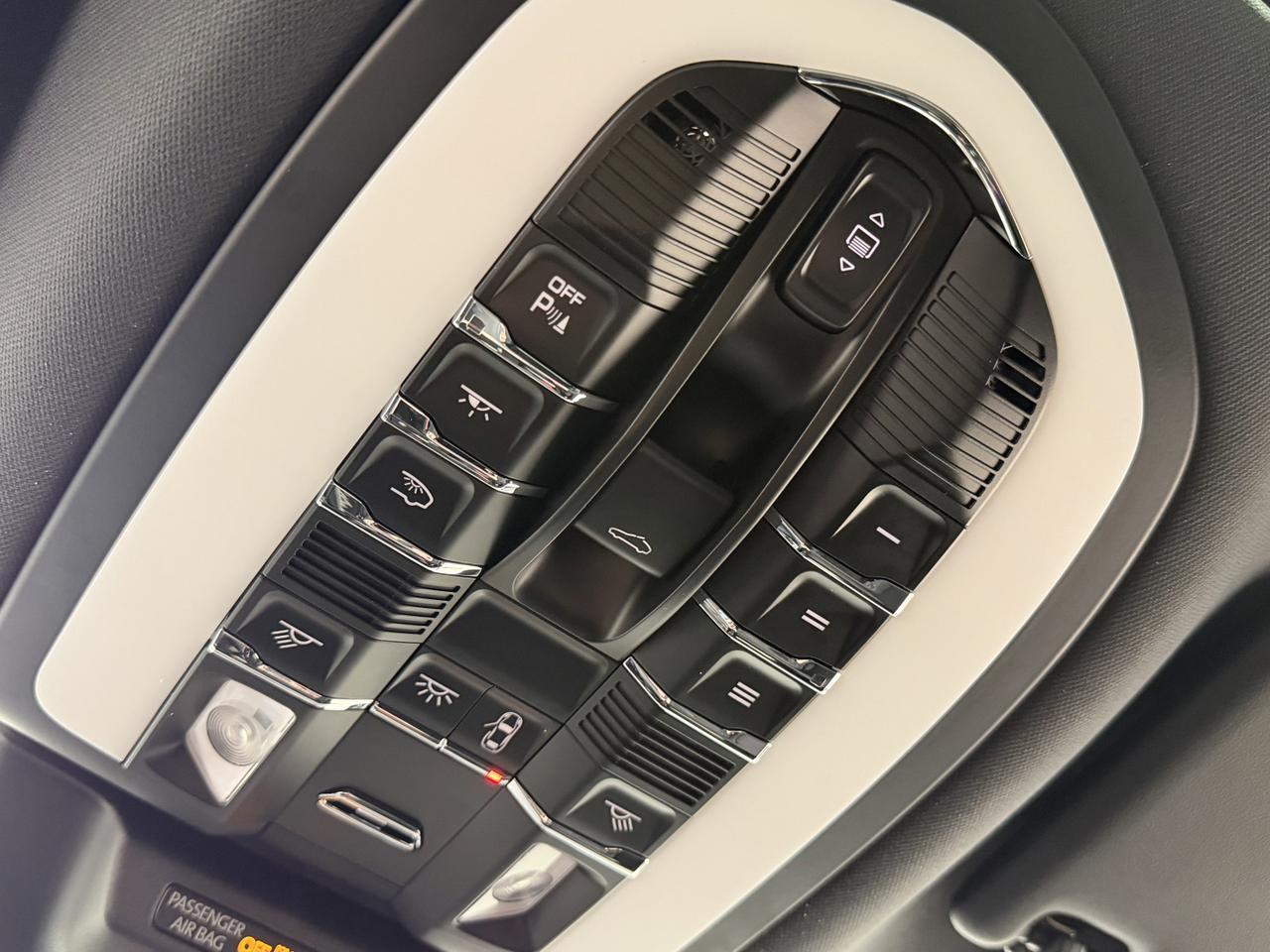 2026 Porsche Macan Newark DE