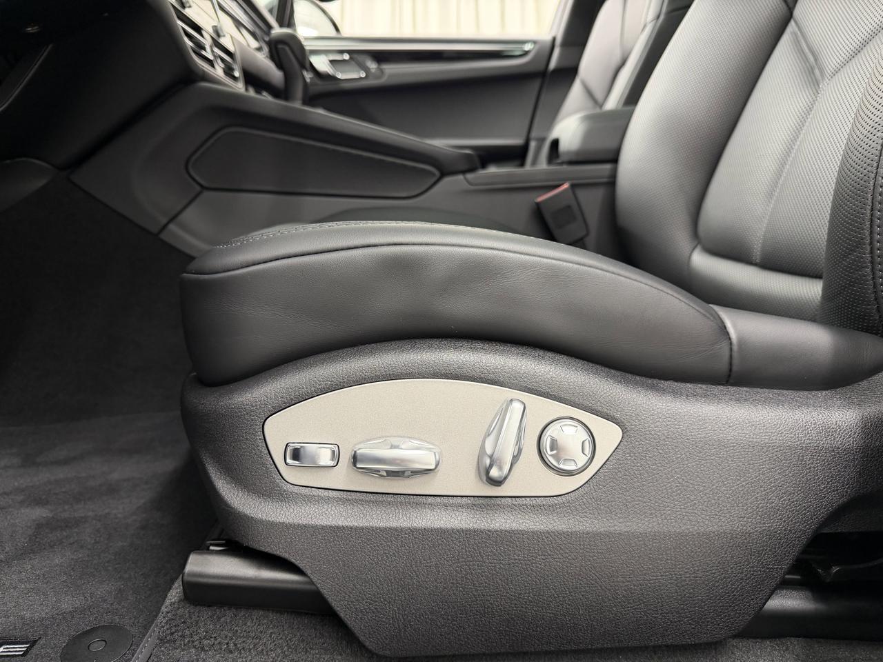 2026 Porsche Macan Newark DE