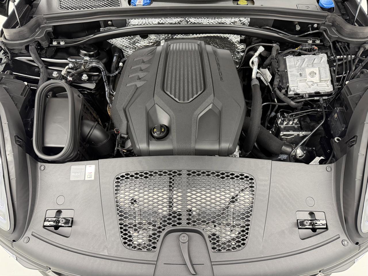 2026 Porsche Macan Newark DE