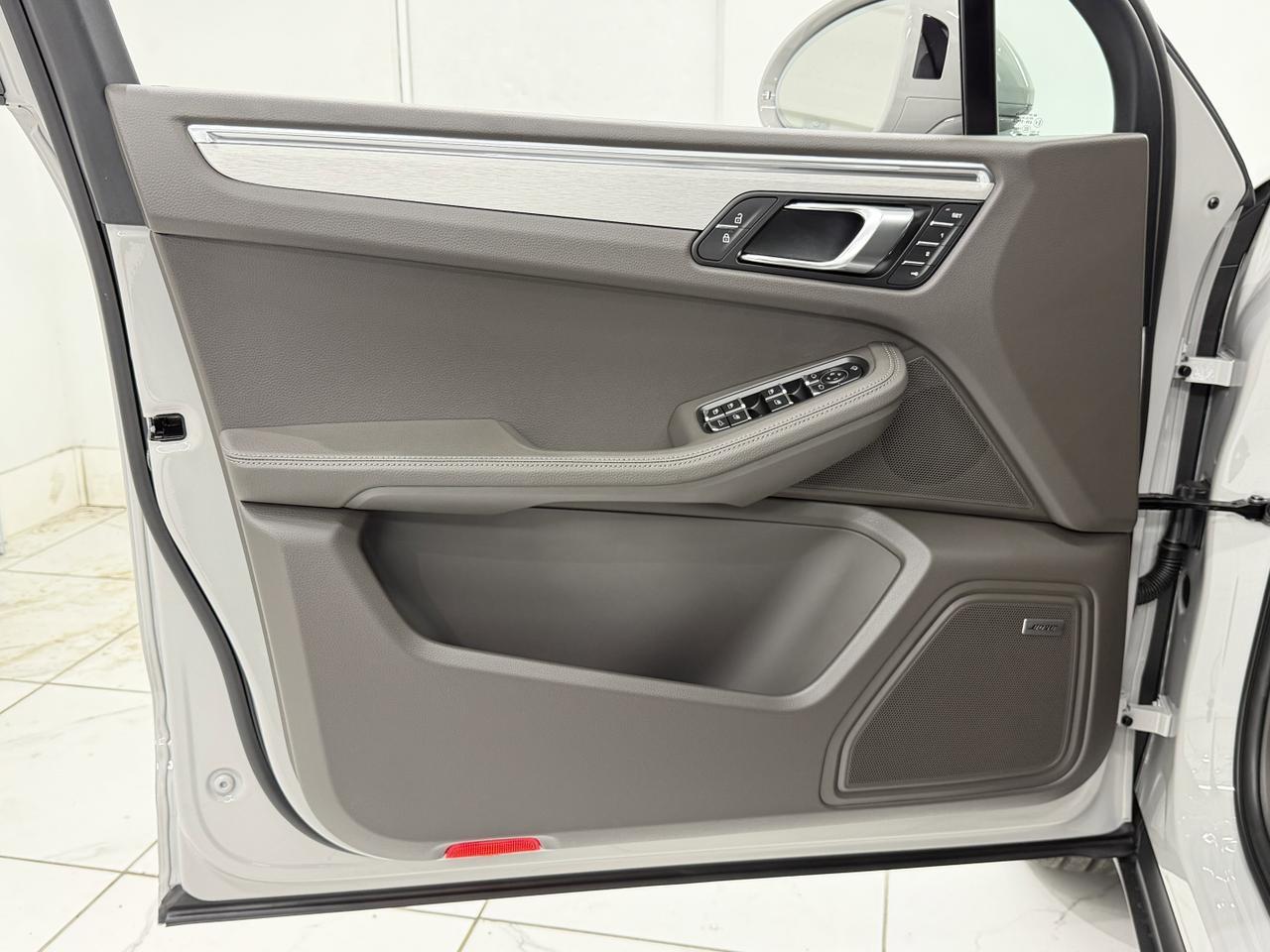 2026 Porsche Macan Newark DE