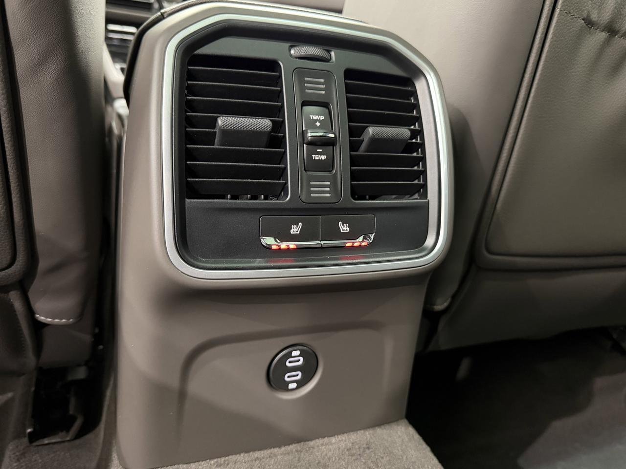 2026 Porsche Macan Newark DE