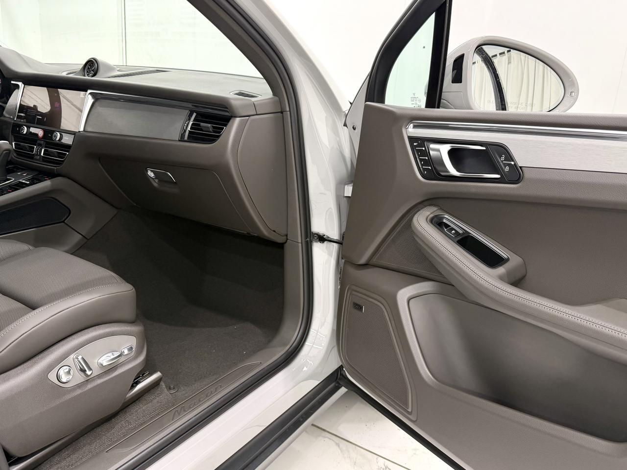 2026 Porsche Macan Newark DE