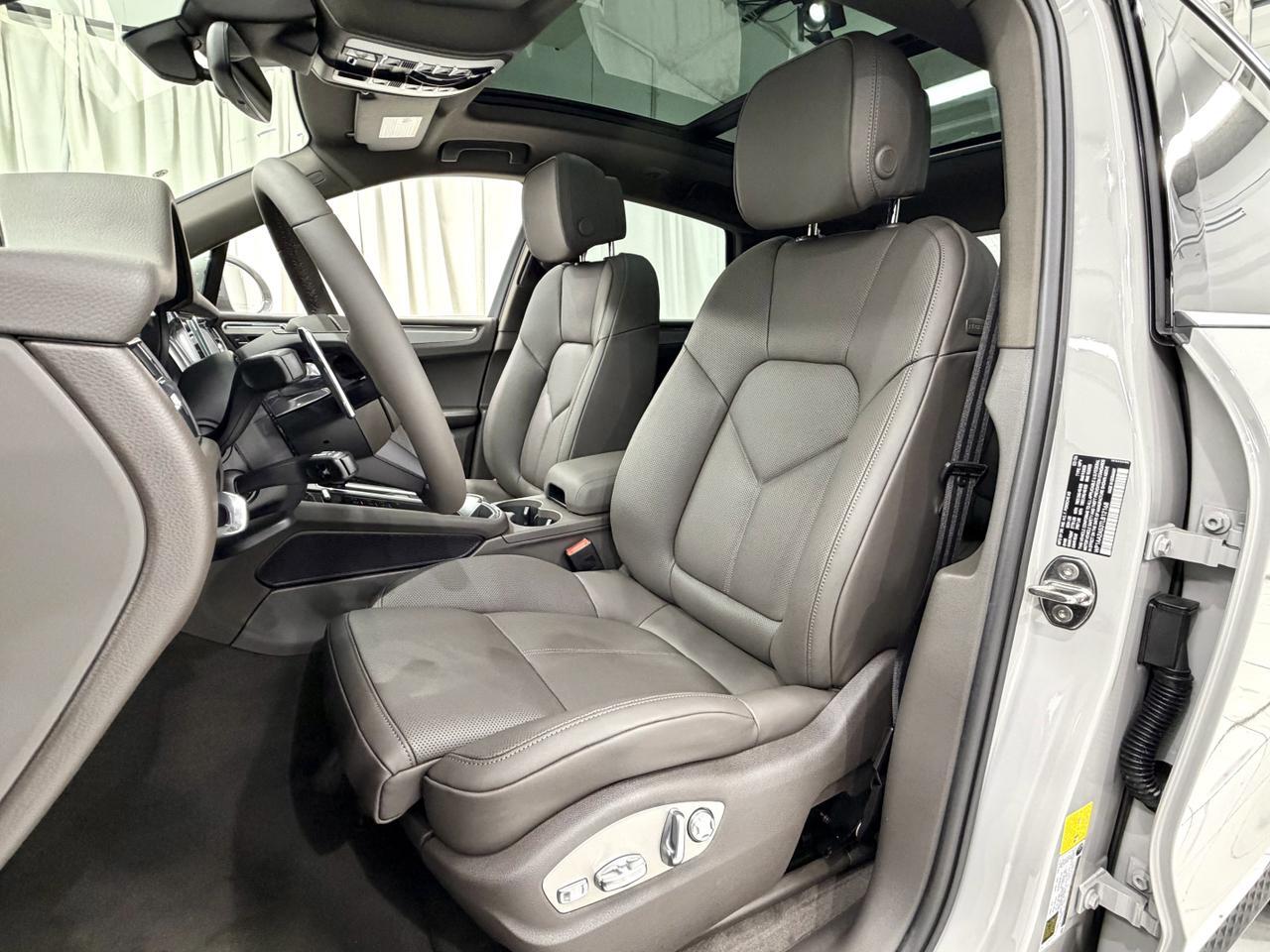 2026 Porsche Macan Newark DE