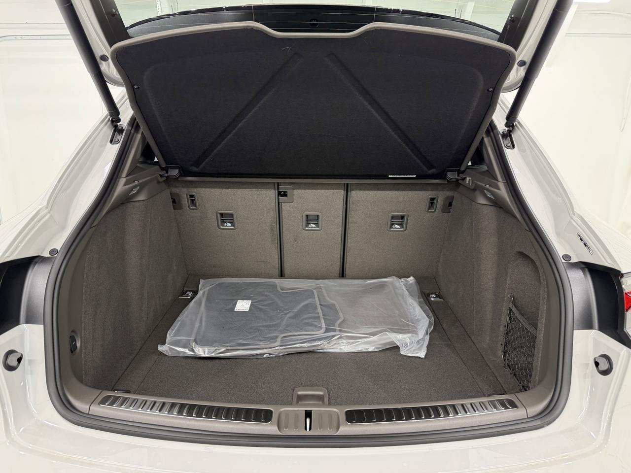 2026 Porsche Macan Newark DE