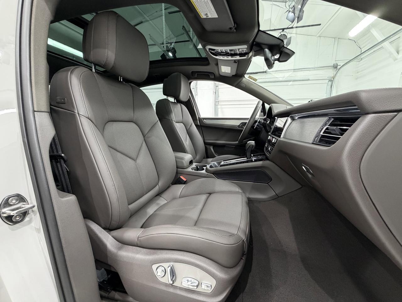 2026 Porsche Macan Newark DE