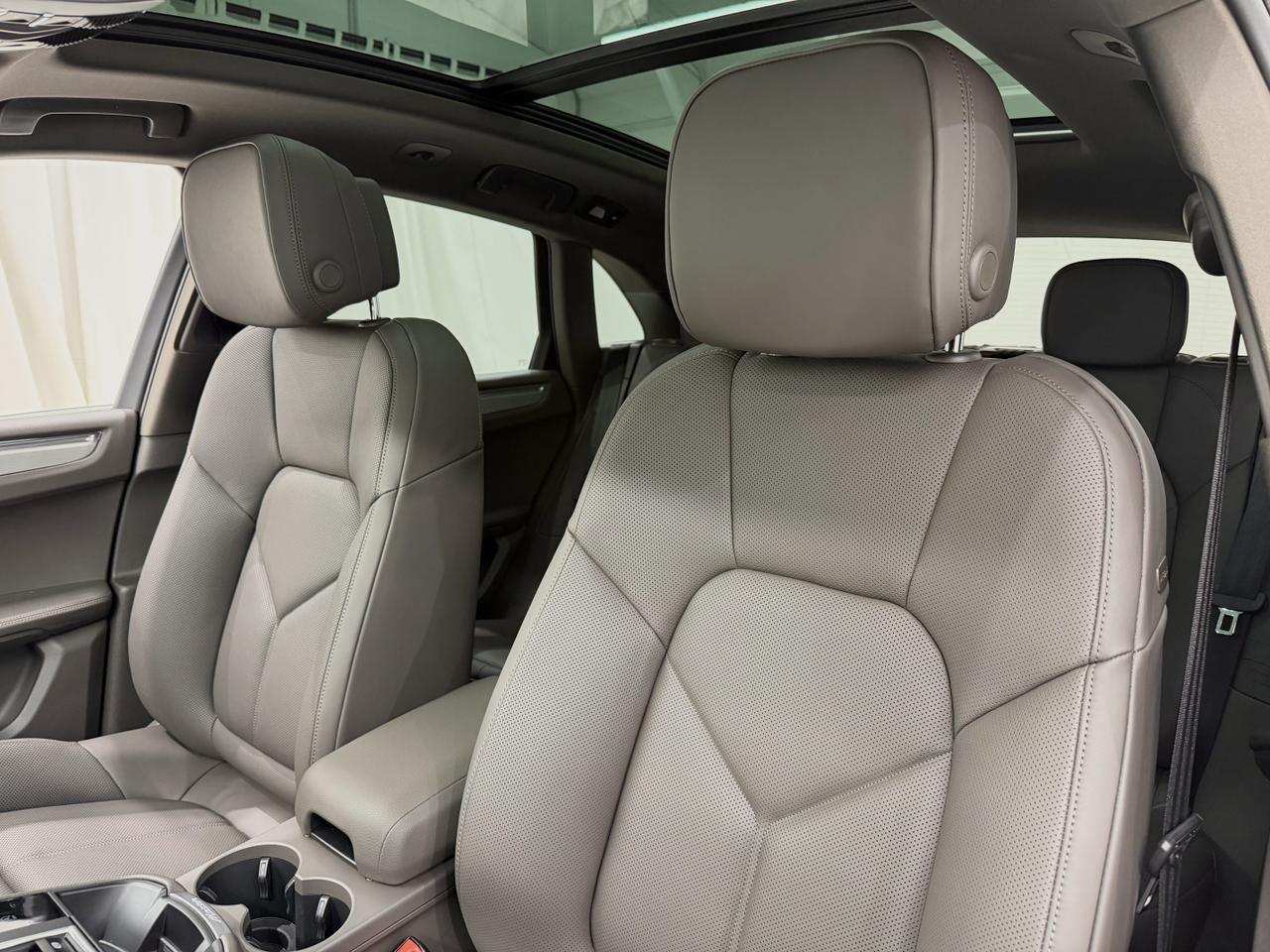 2026 Porsche Macan Newark DE