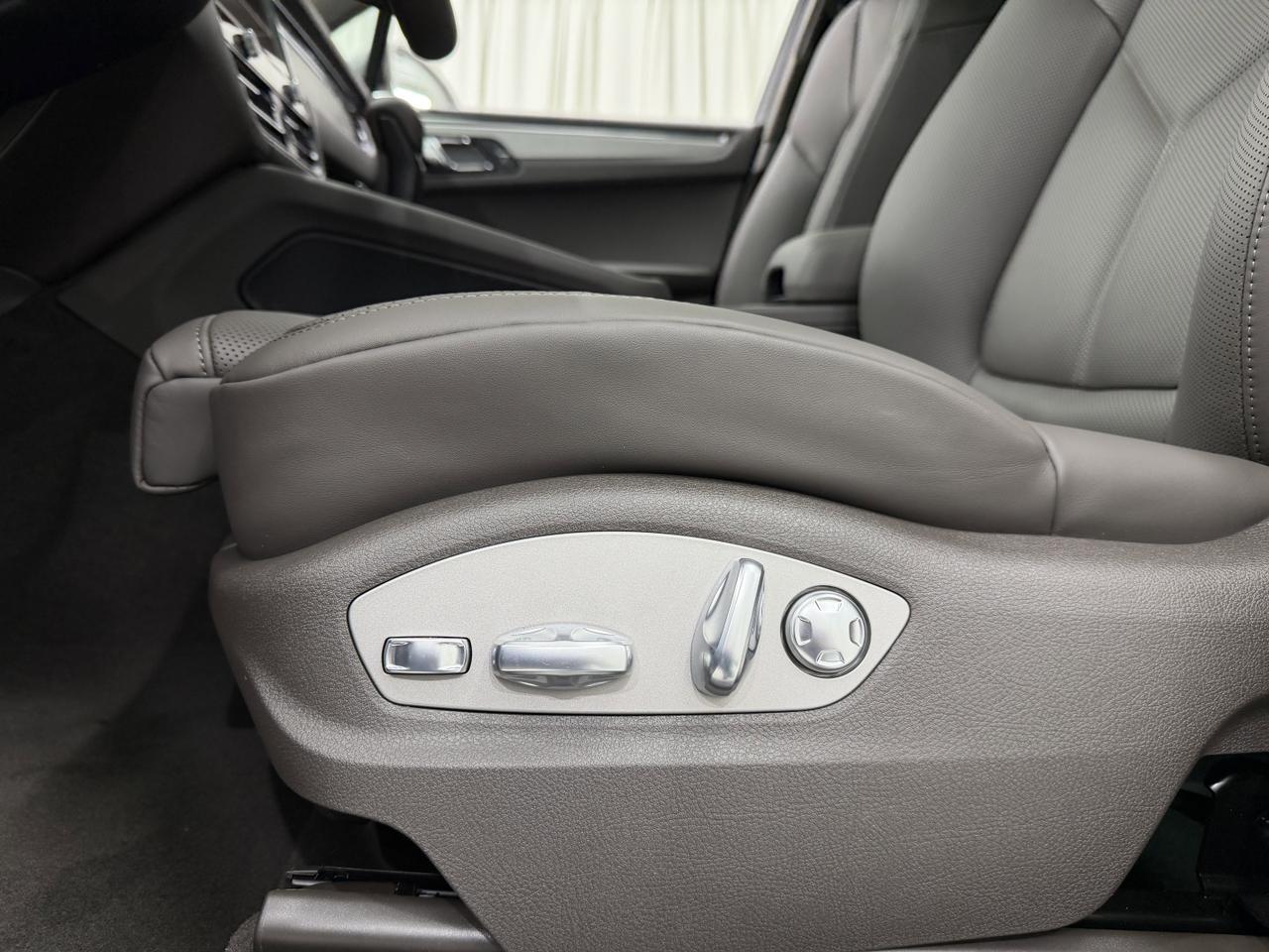 2026 Porsche Macan Newark DE