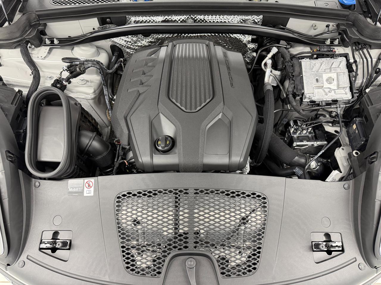 2026 Porsche Macan Newark DE