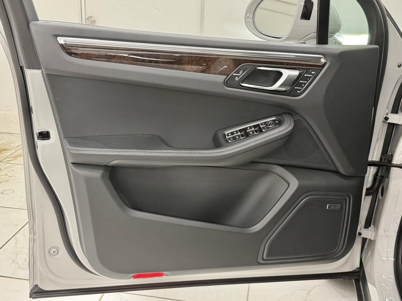 2026 Porsche Macan Newark DE