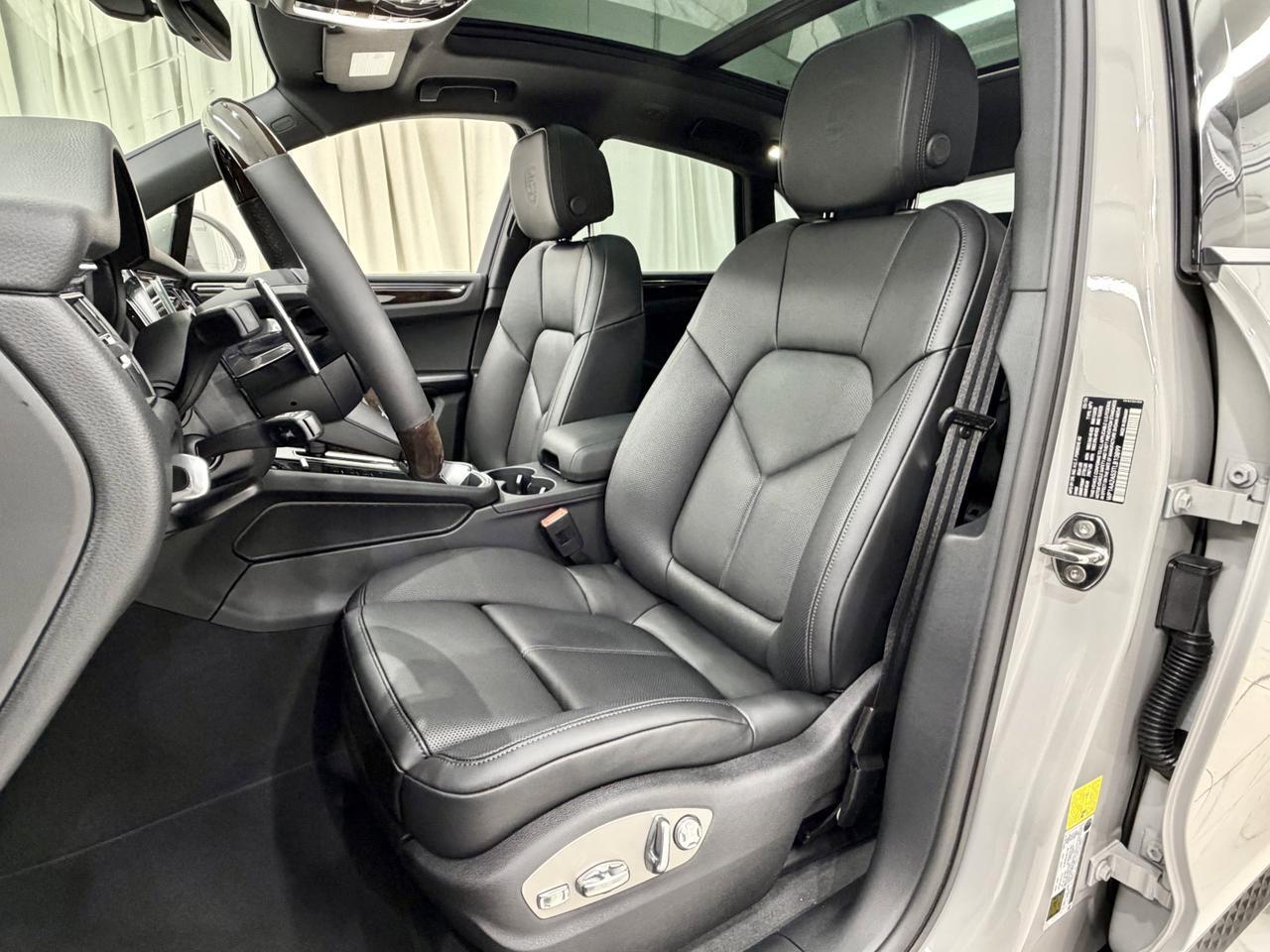 2026 Porsche Macan Newark DE
