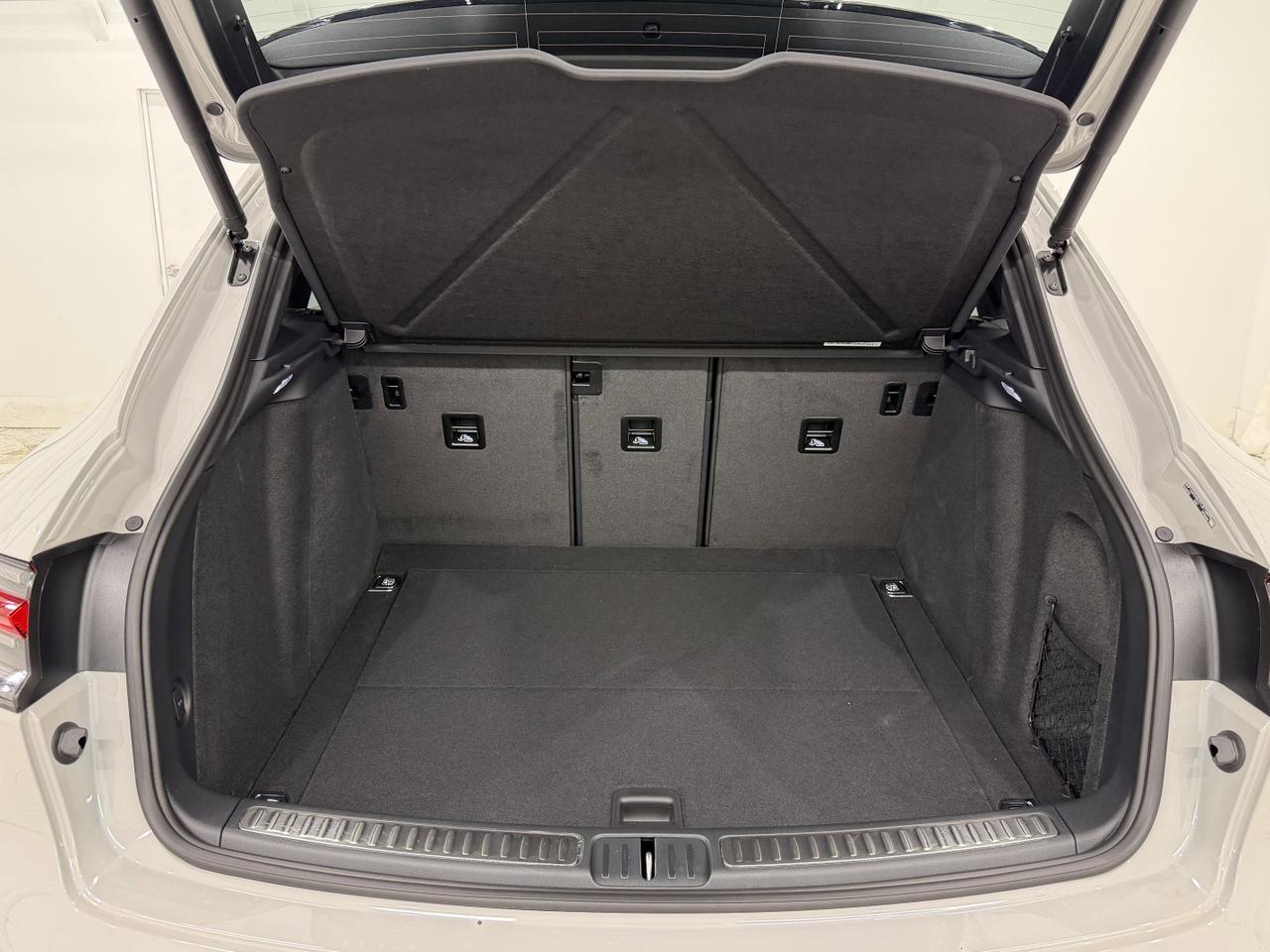 2026 Porsche Macan Newark DE