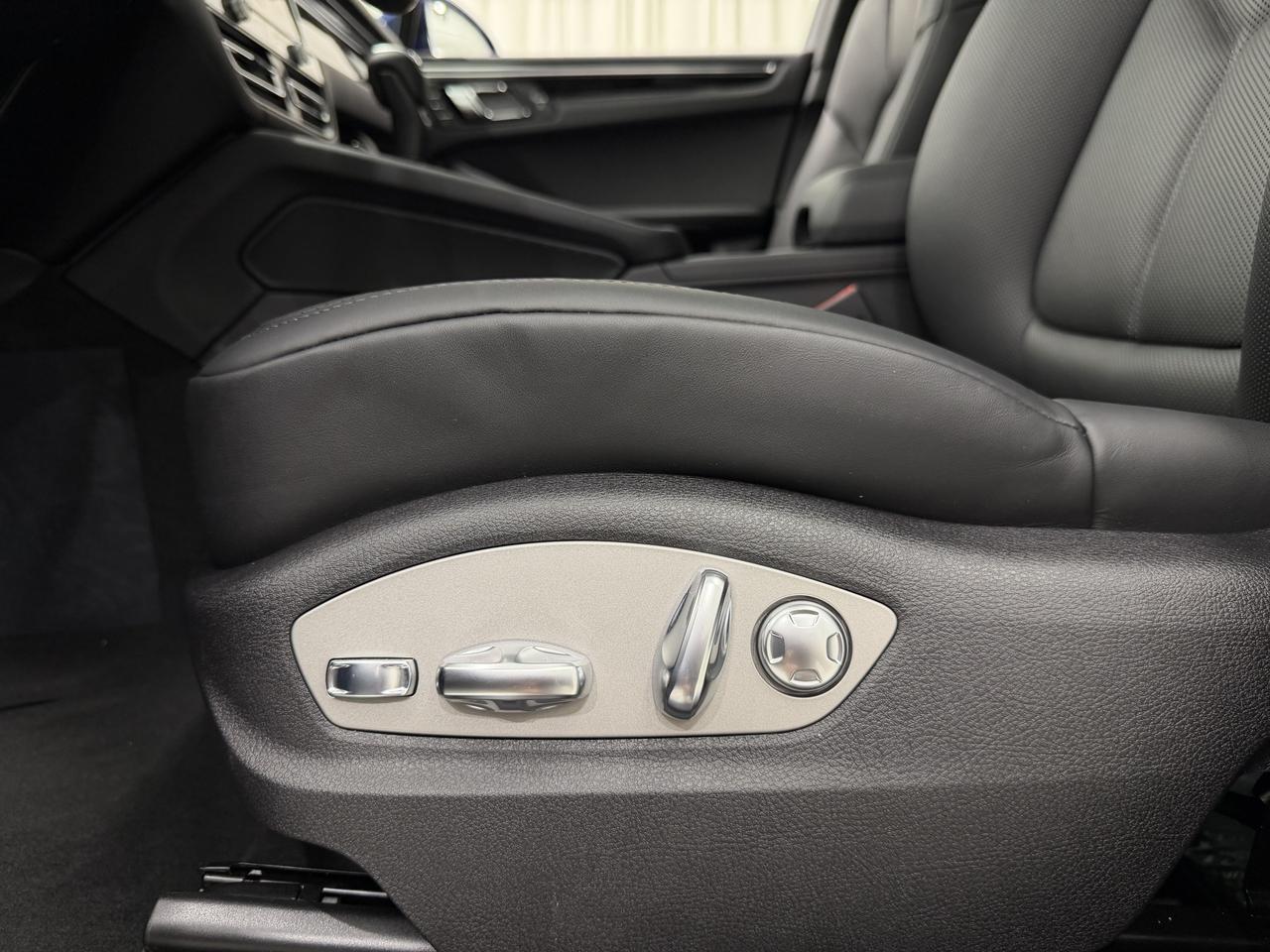 2026 Porsche Macan Newark DE