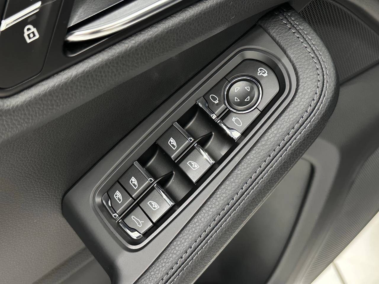 2026 Porsche Macan Newark DE