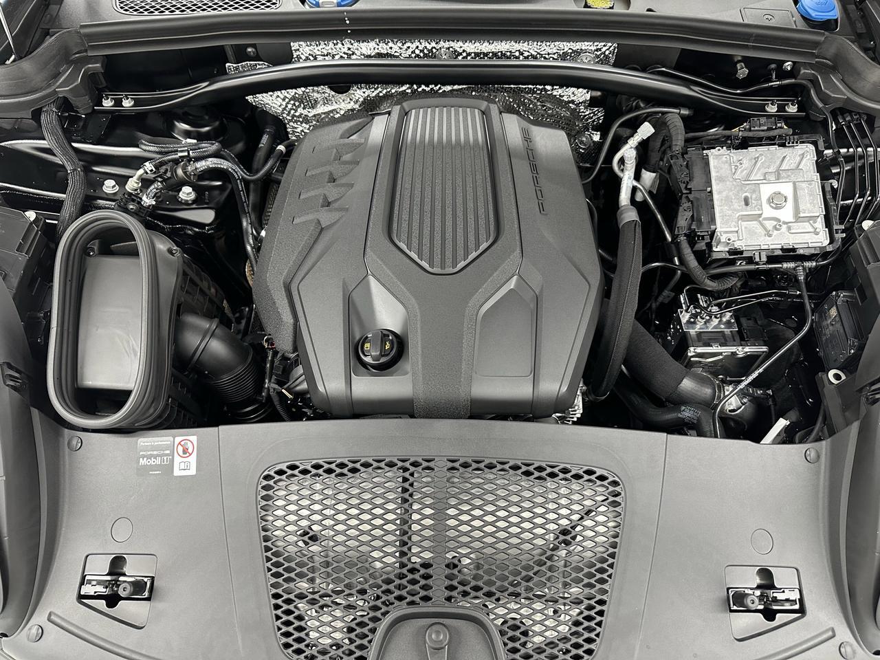 2026 Porsche Macan Newark DE