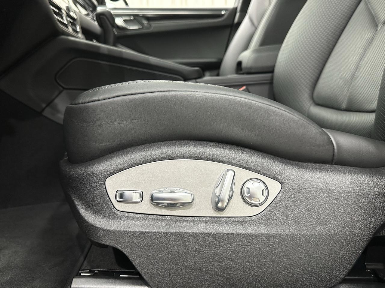2026 Porsche Macan Newark DE