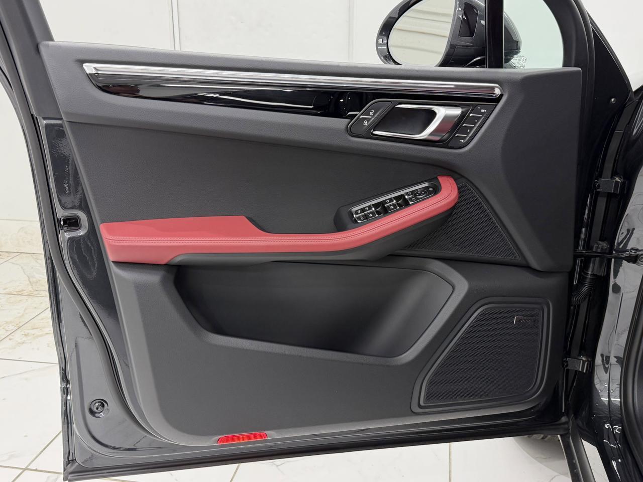 2026 Porsche Macan Newark DE