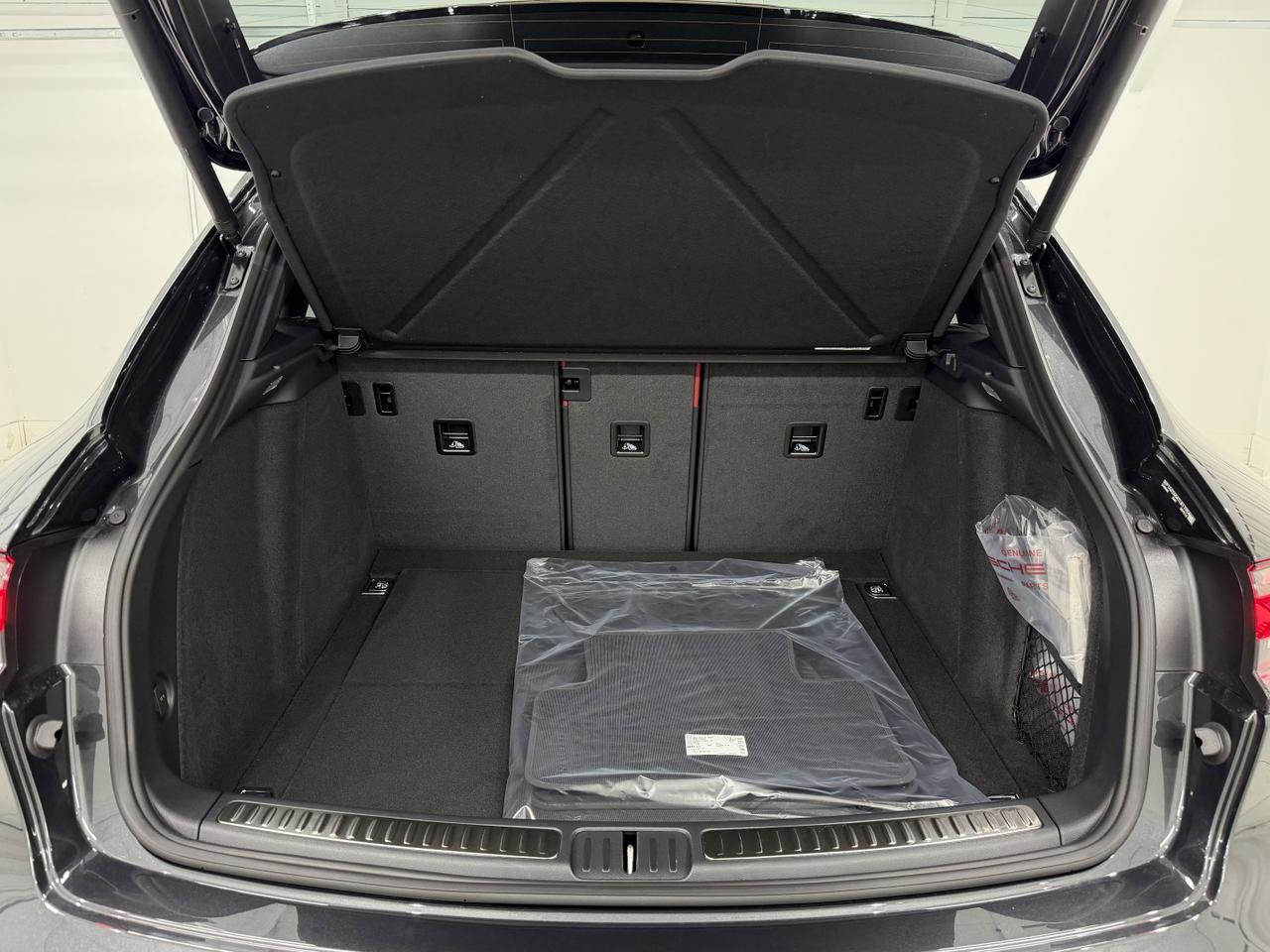 2026 Porsche Macan Newark DE