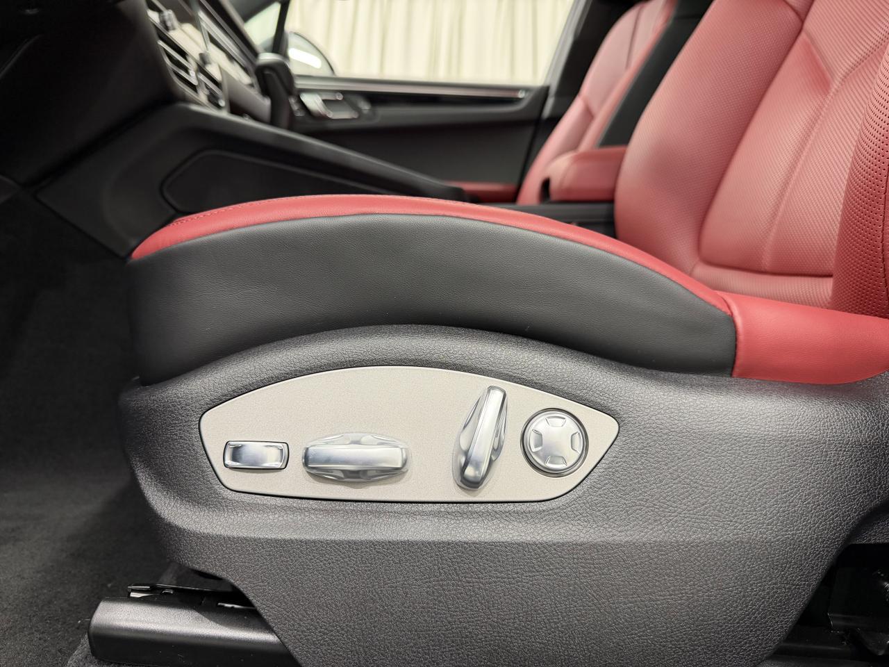 2026 Porsche Macan Newark DE