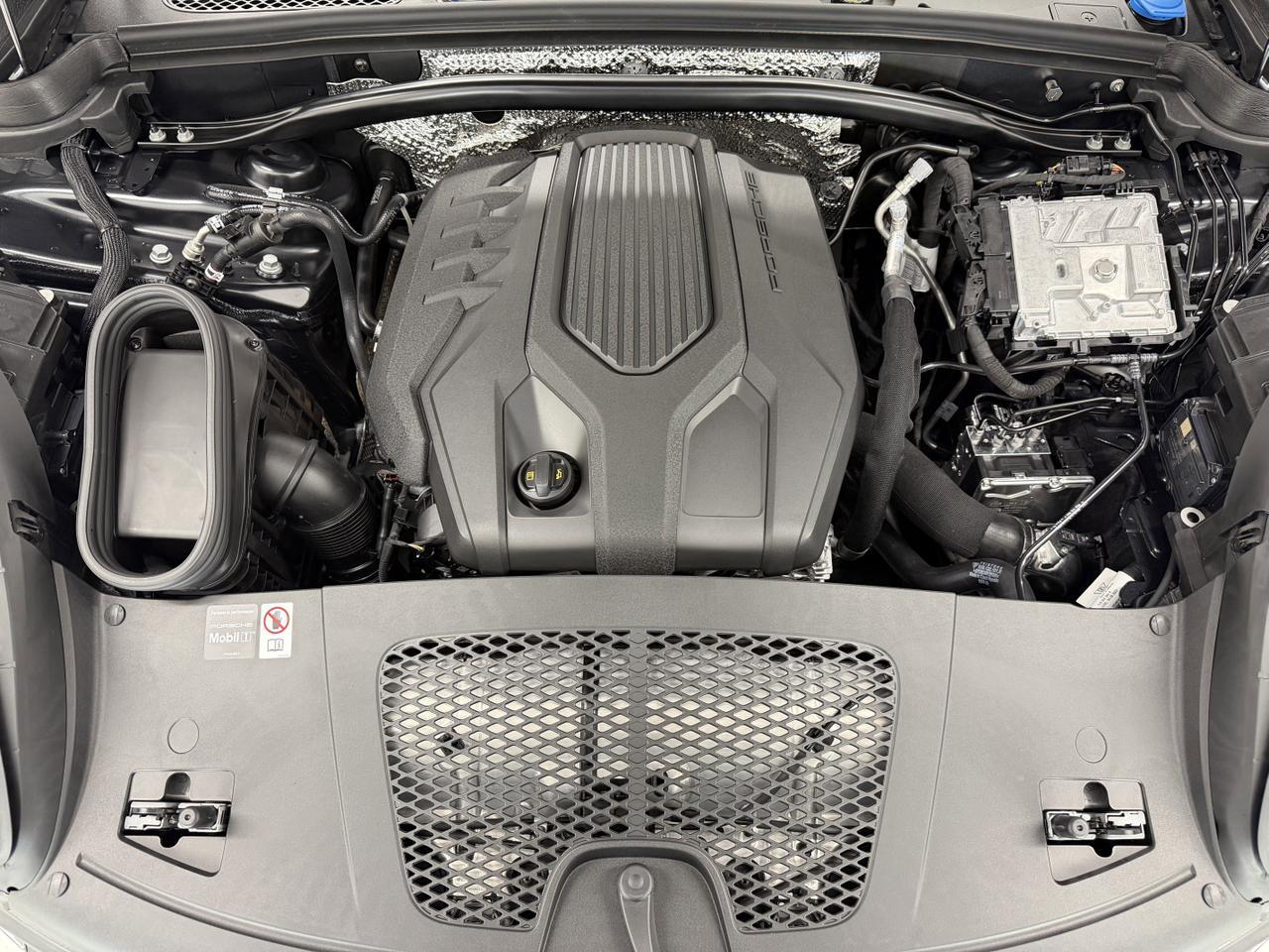 2026 Porsche Macan Newark DE