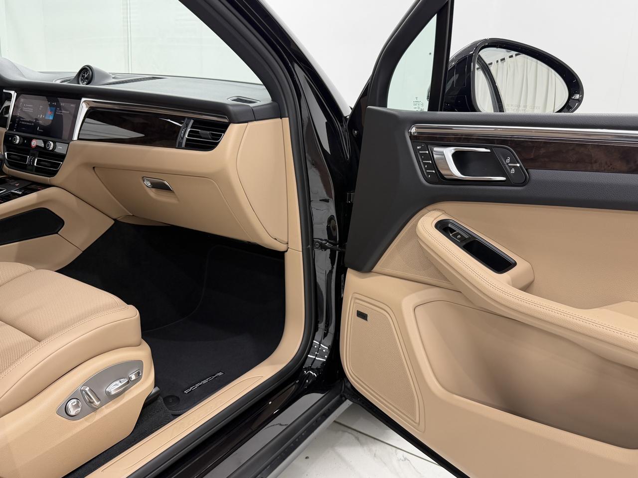 2026 Porsche Macan Newark DE