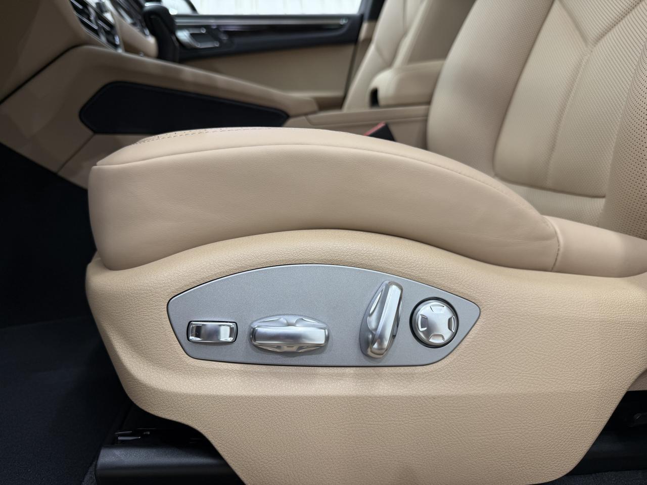 2026 Porsche Macan Newark DE