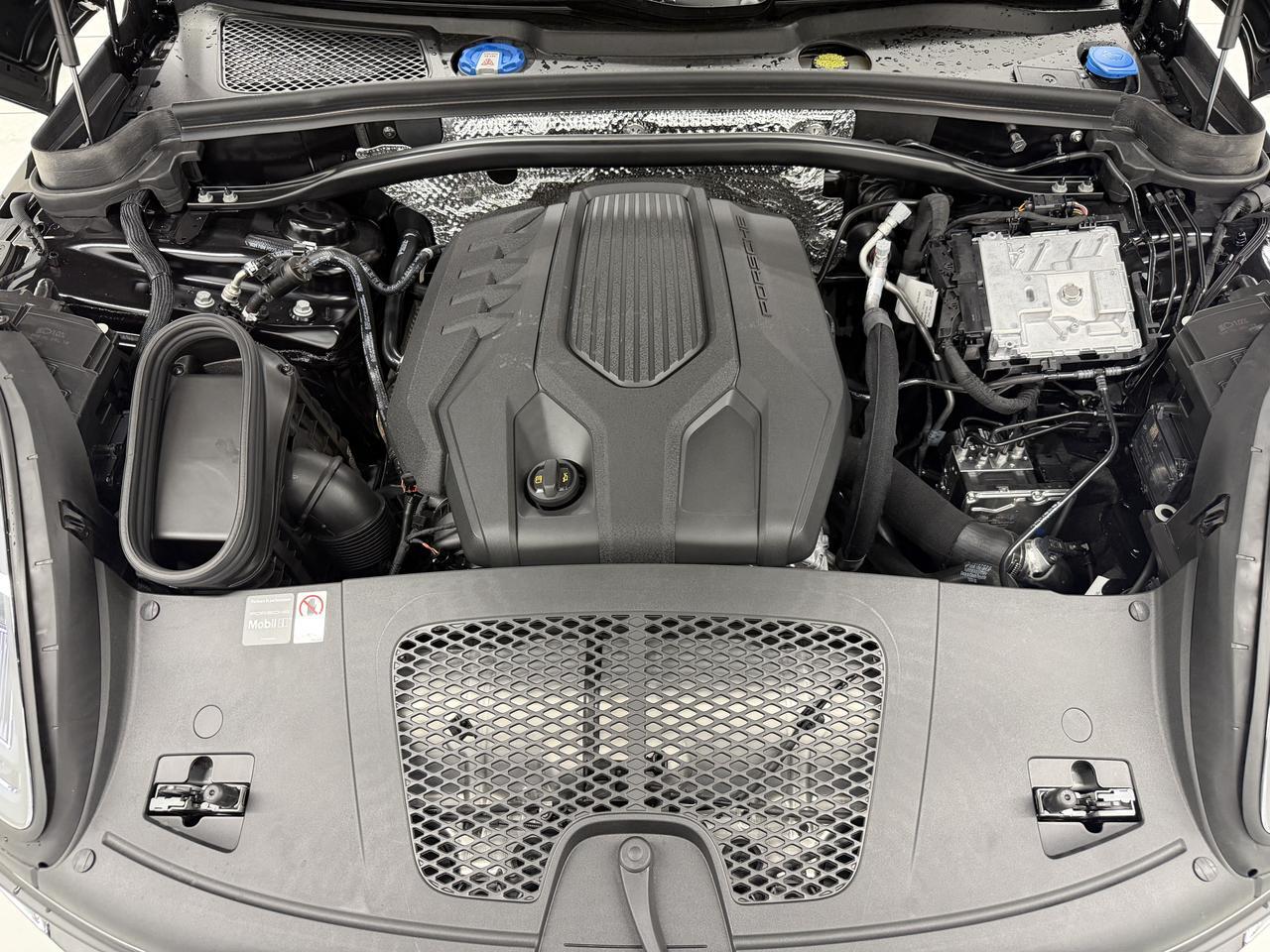 2026 Porsche Macan Newark DE