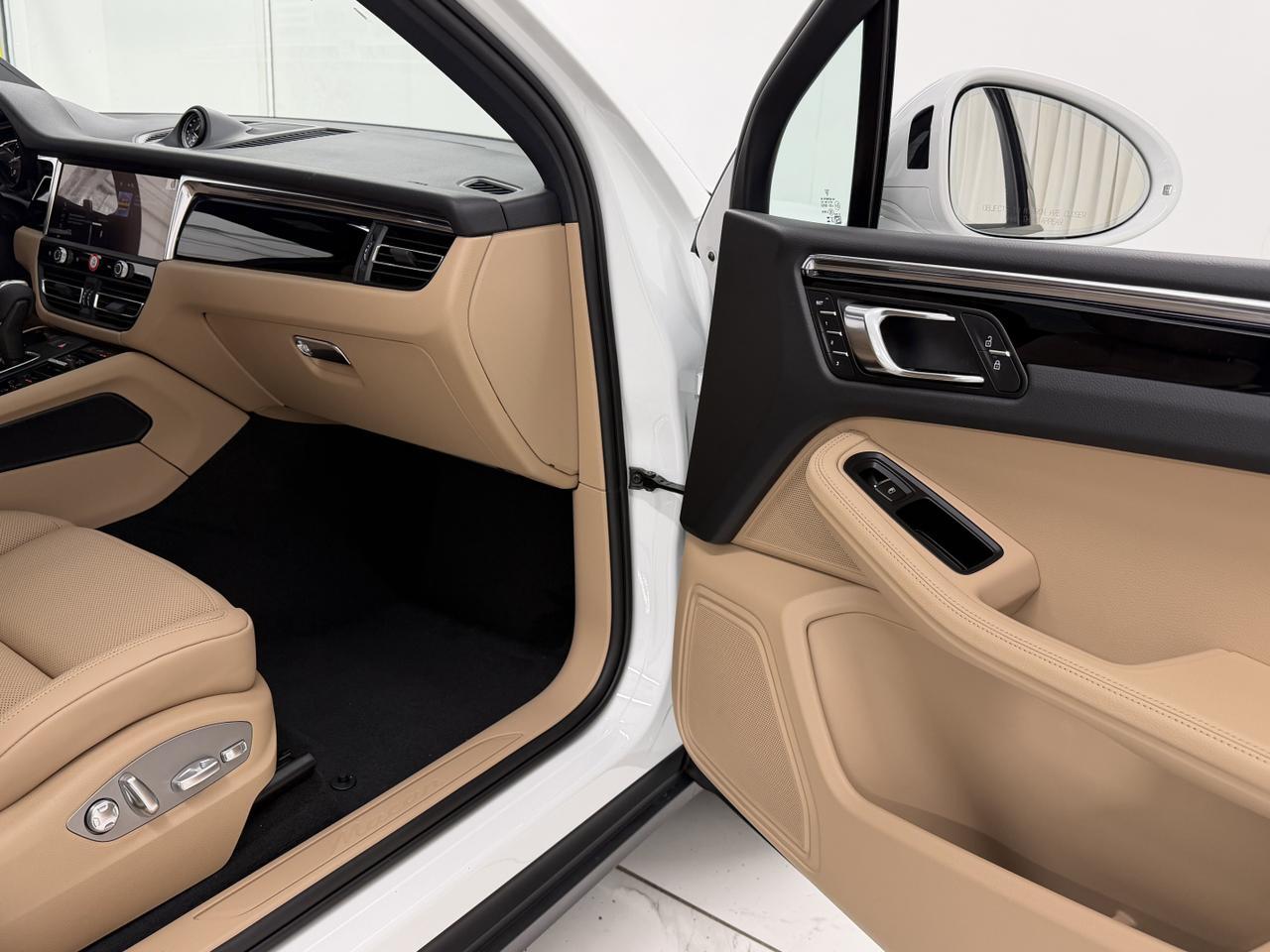 2026 Porsche Macan Newark DE