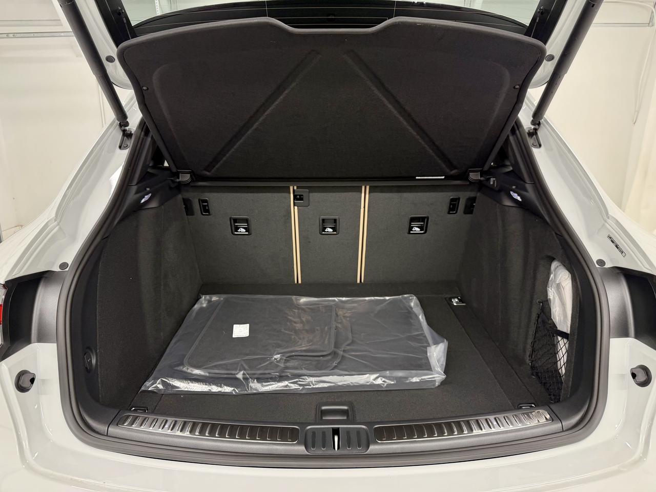 2026 Porsche Macan Newark DE