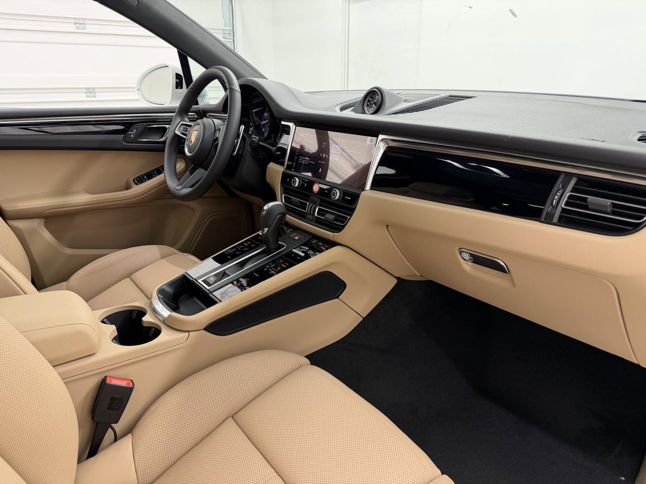 2026 Porsche Macan Newark DE