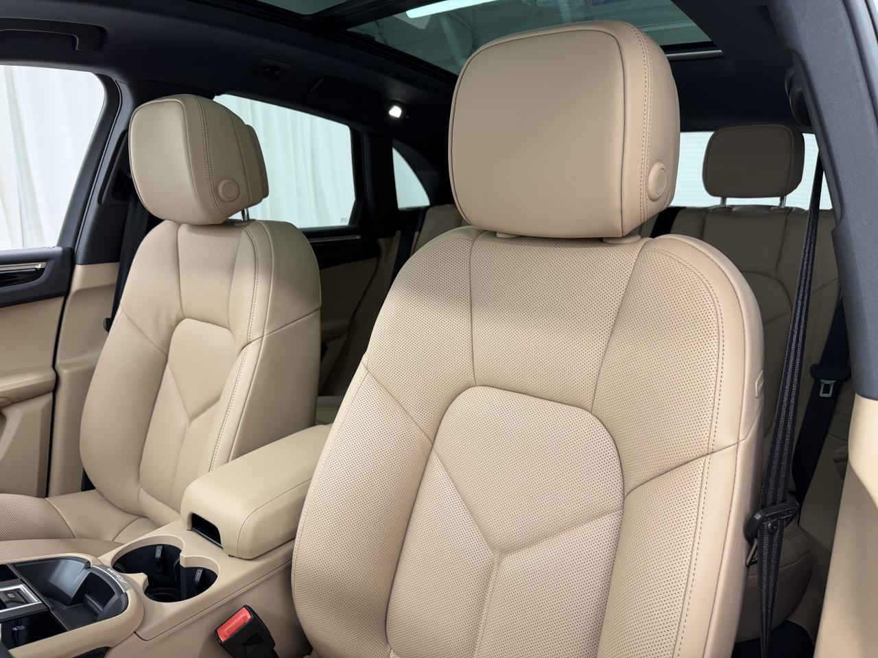 2026 Porsche Macan Newark DE