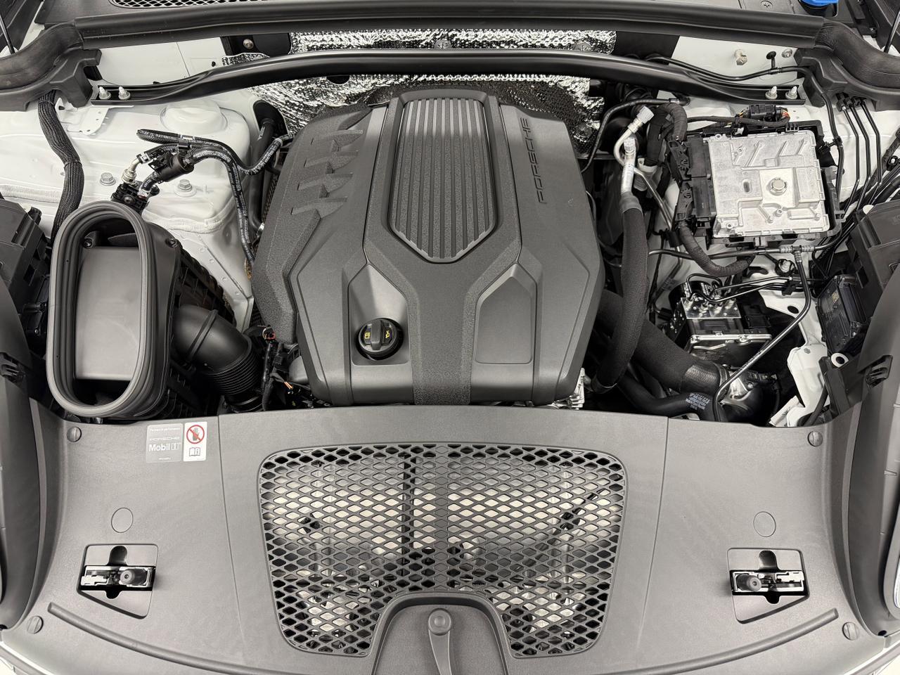 2026 Porsche Macan Newark DE