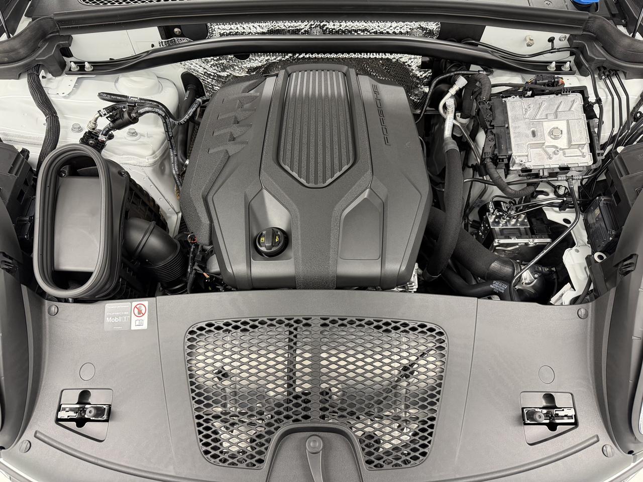 2026 Porsche Macan Newark DE