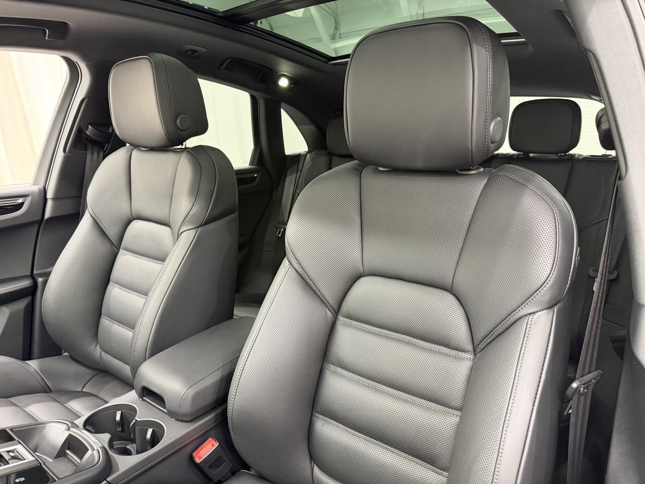 2026 Porsche Macan Newark DE