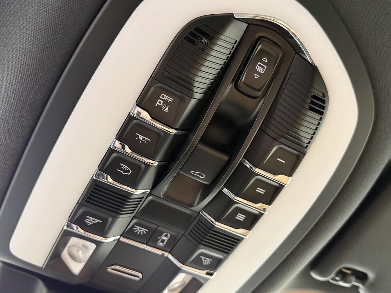 2026 Porsche Macan Newark DE