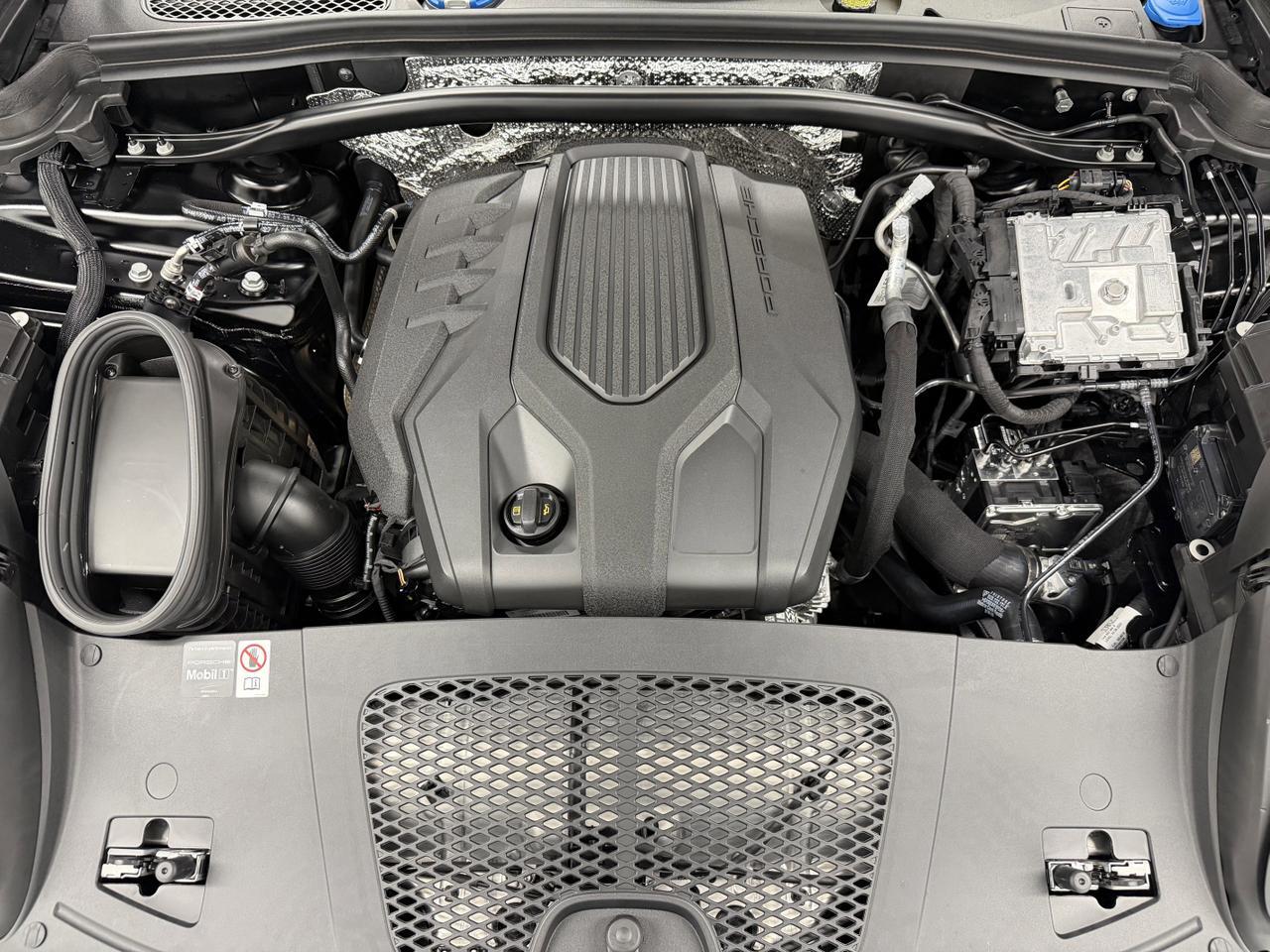 2026 Porsche Macan Newark DE