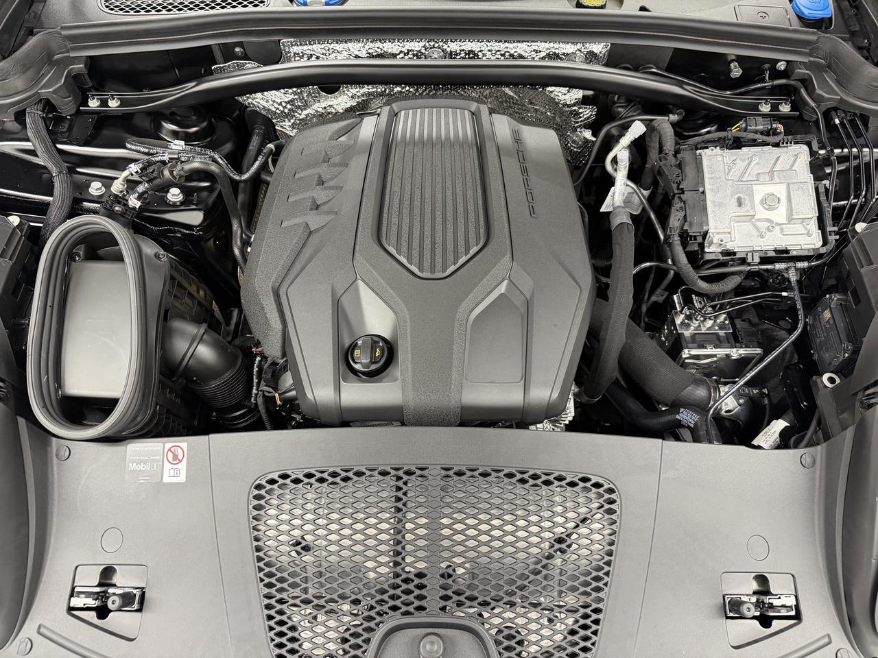 2026 Porsche Macan Newark DE
