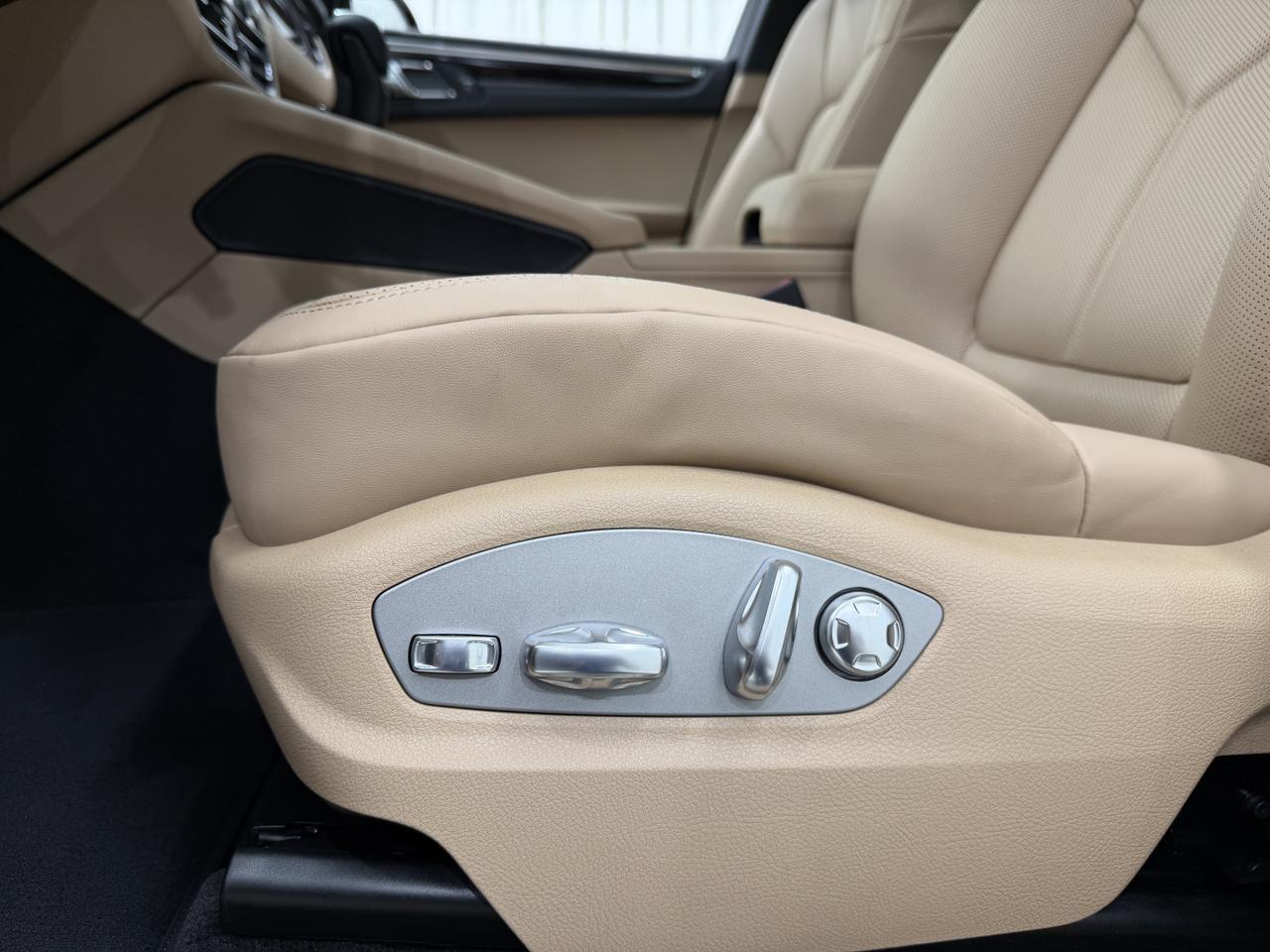 2026 Porsche Macan Newark DE