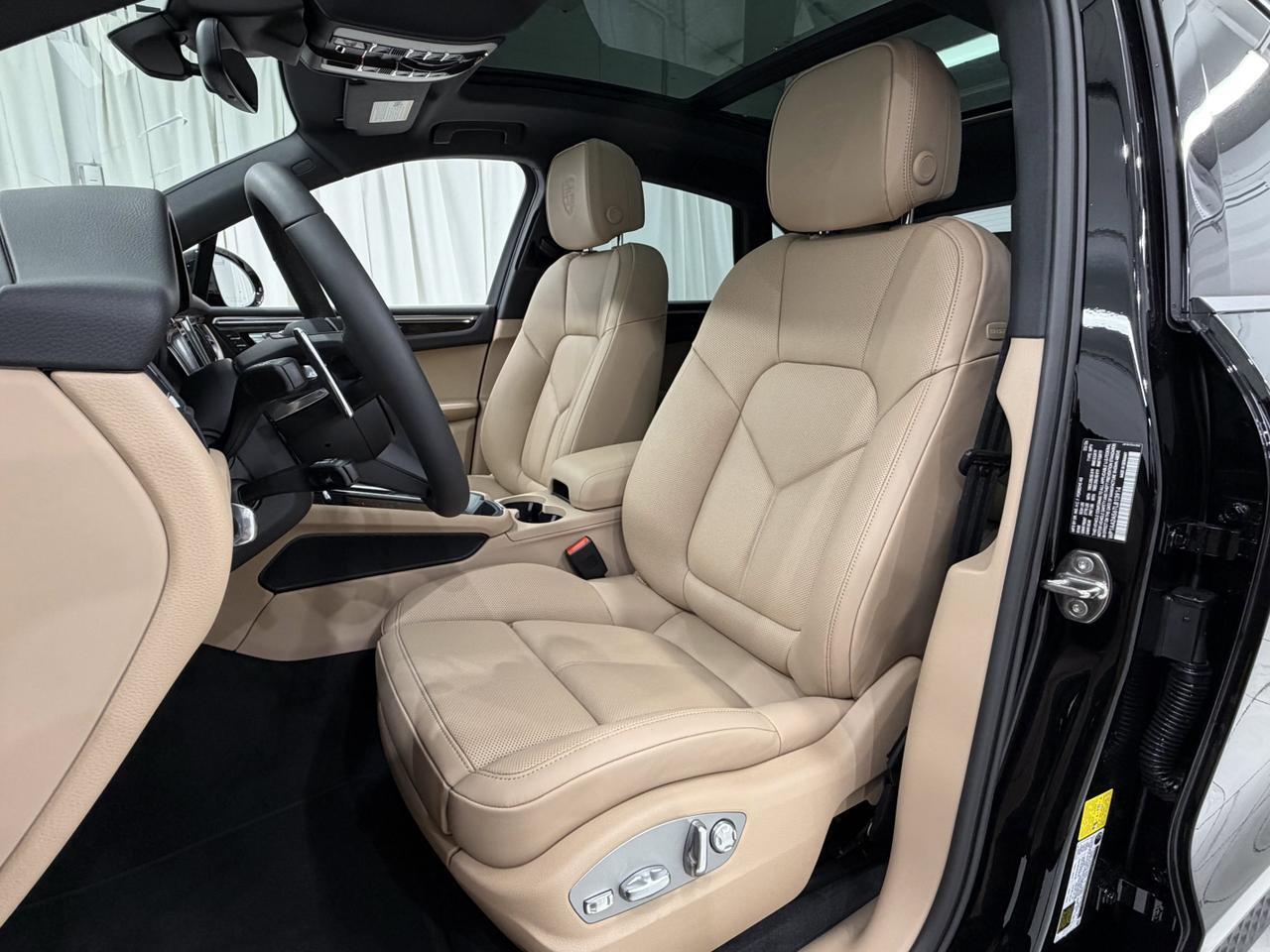 2026 Porsche Macan Newark DE