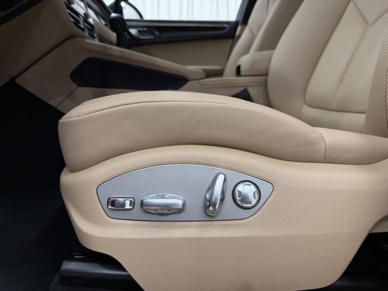 2026 Porsche Macan Newark DE